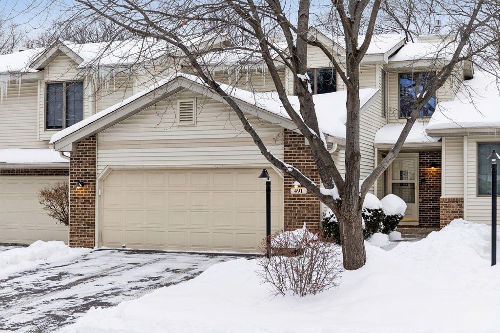 Photo of 491 Sterling Street S, Maplewood, MN 55119 (MLS # 6819940)
