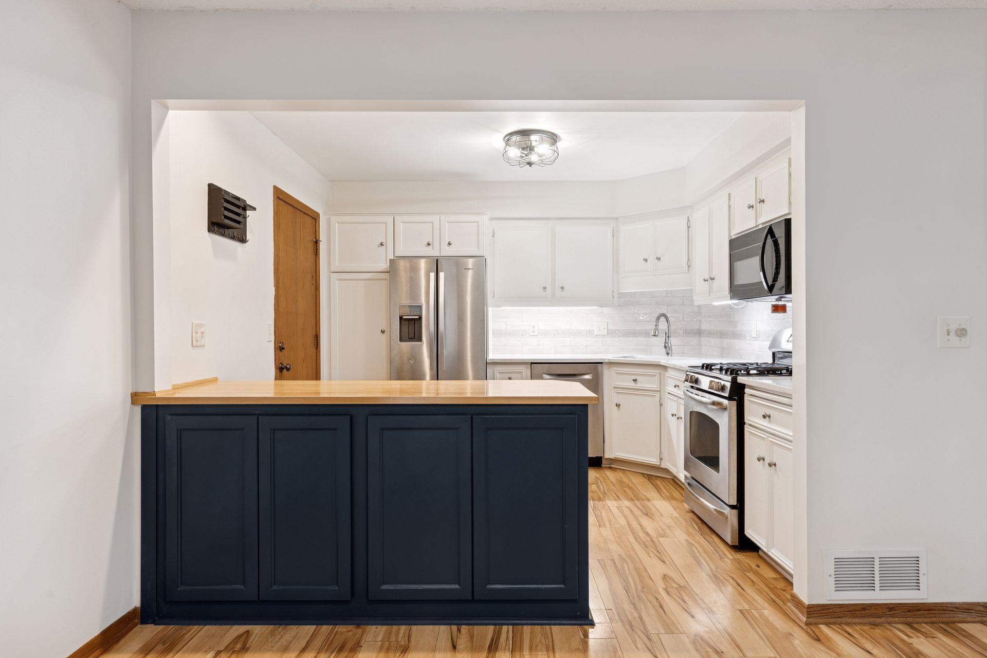 491 Sterling Street S