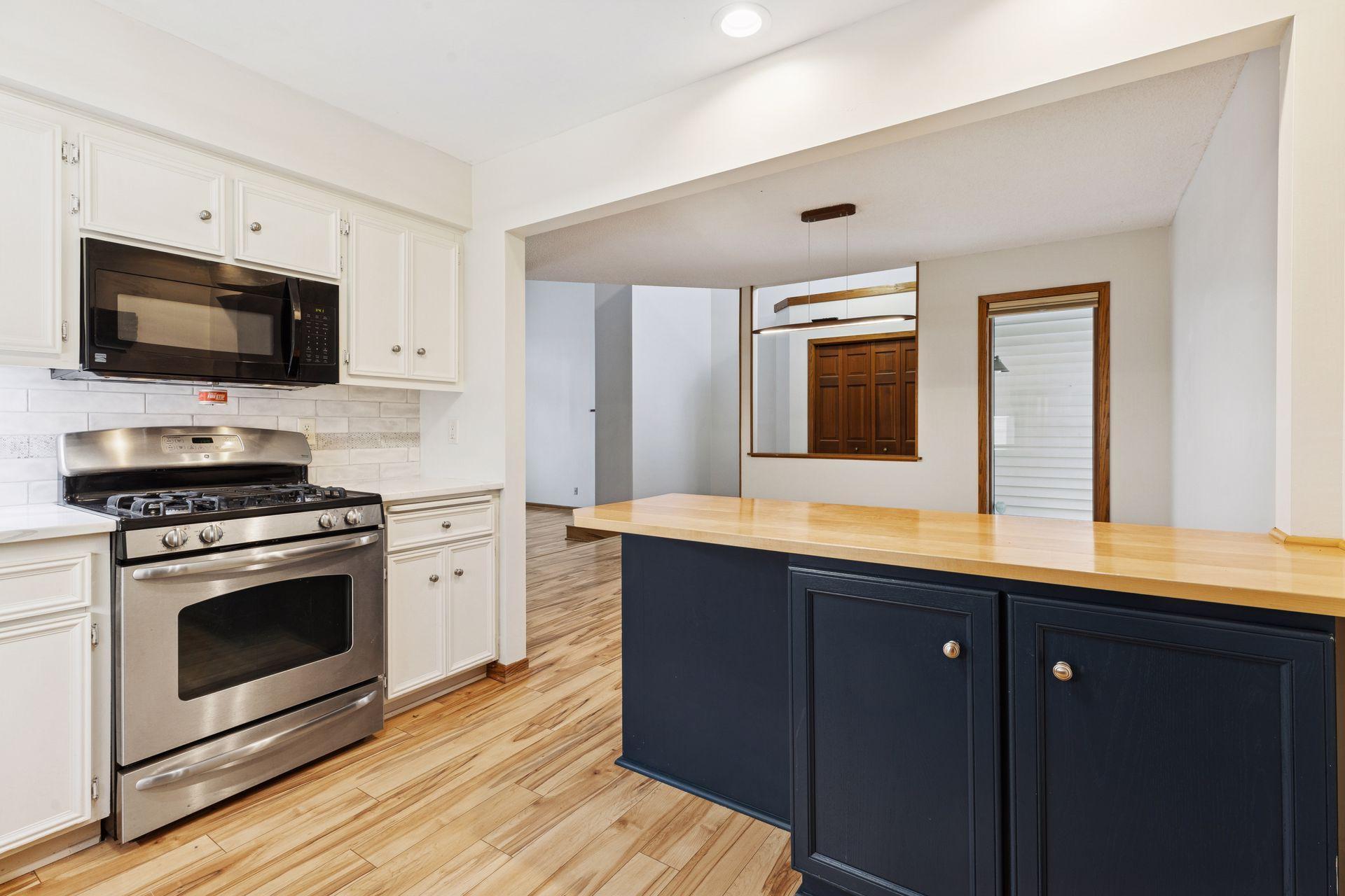 491 Sterling Street S