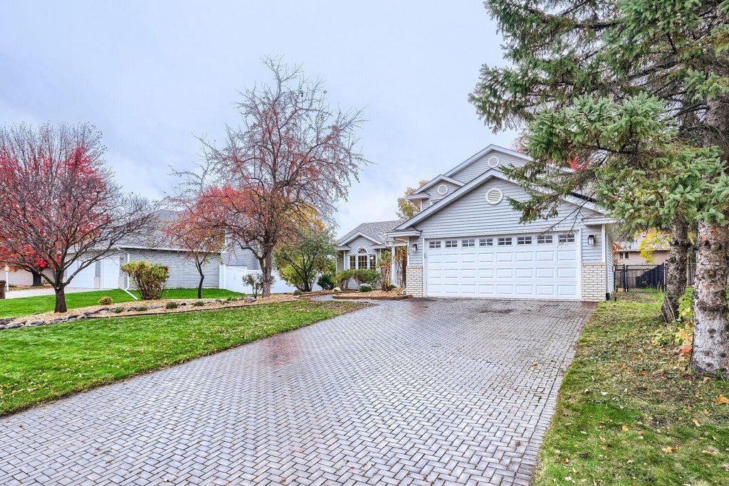 Photo of 1119 Bonnieview Drive, Woodbury, MN 55129 (MLS # 7166328)
