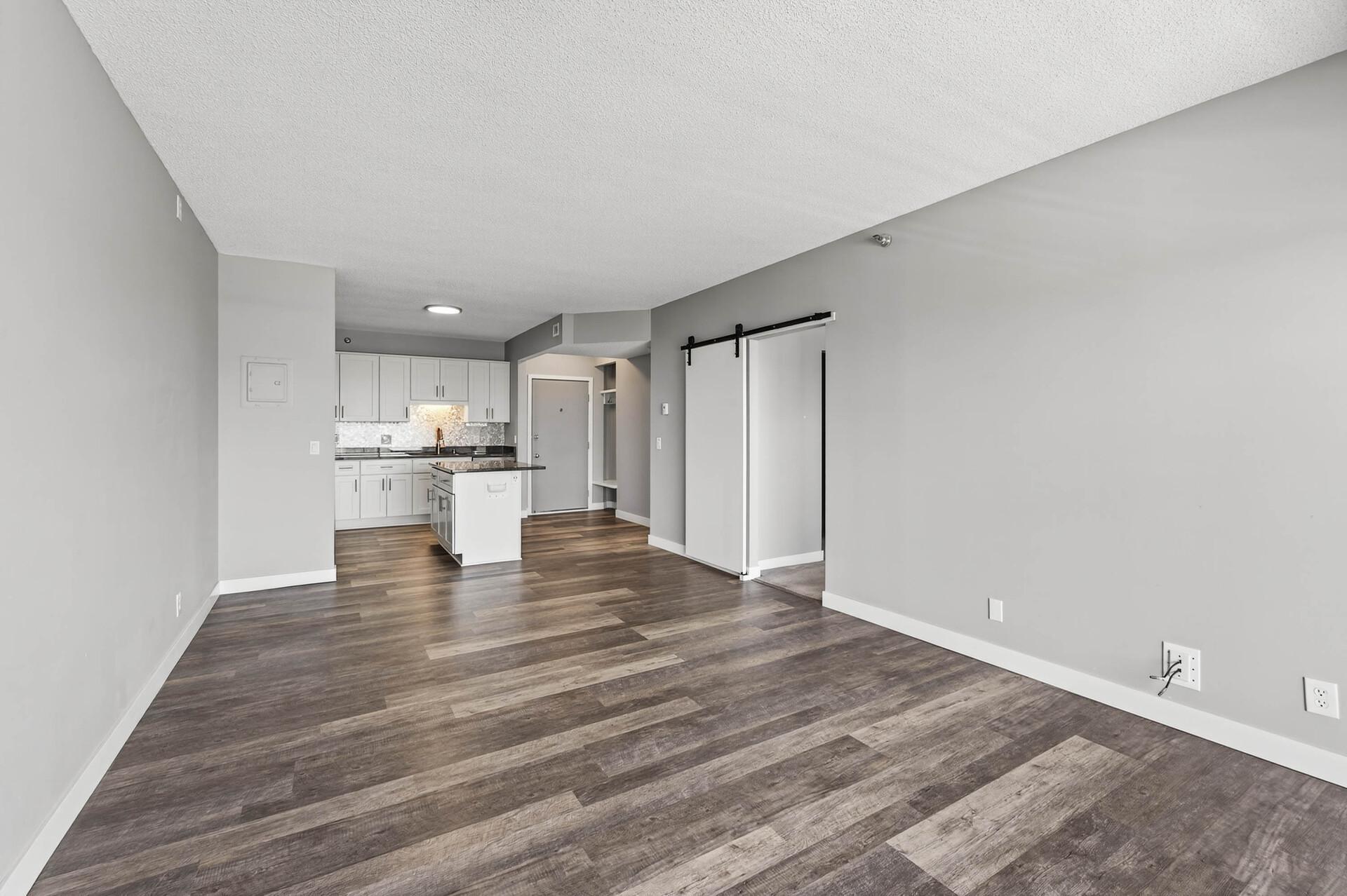 26 10th Street W 2006
