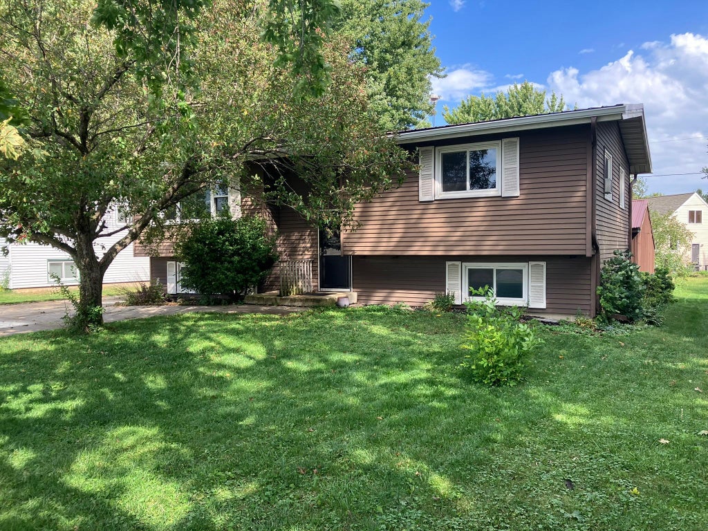 Photo of 16 South Street SW, Dodge Center, MN 55927 (MLS # 7138789)