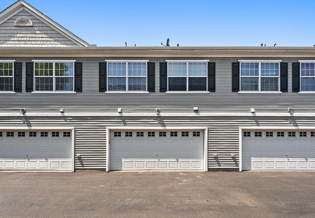 Photo of 1610 Woodlynn Avenue #3, Maplewood, MN 55109 (MLS # 7082963)