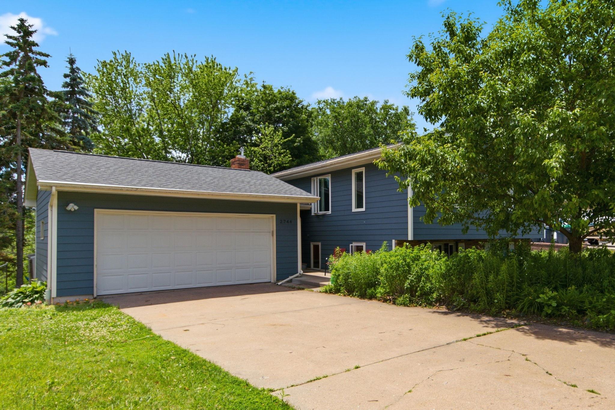 2744 Chisholm Avenue