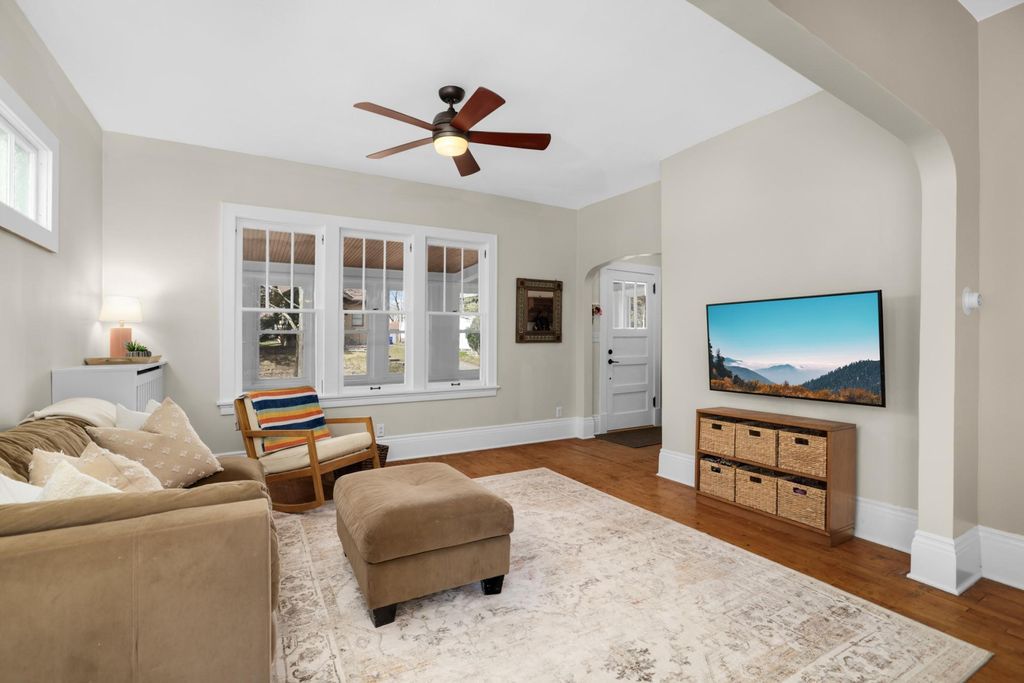 Photo of 258 Hamline Avenue S, Saint Paul, MN 55105 (MLS # 7051769)