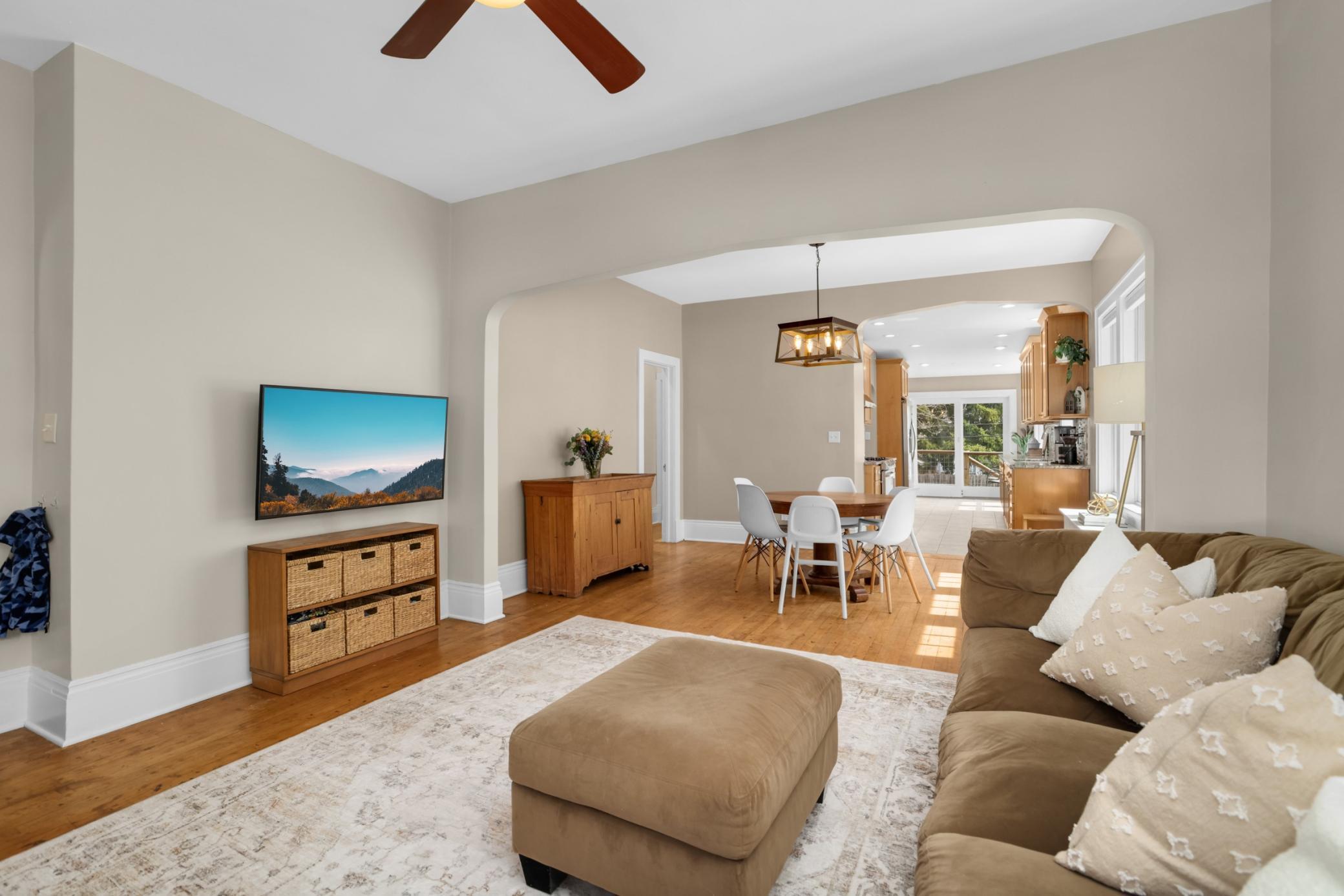 258 Hamline Avenue S