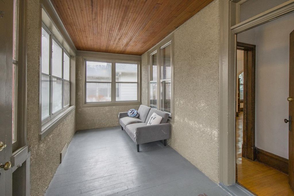 Photo of 828 Armstrong Avenue, Saint Paul, MN 55102 (MLS # 7049040)