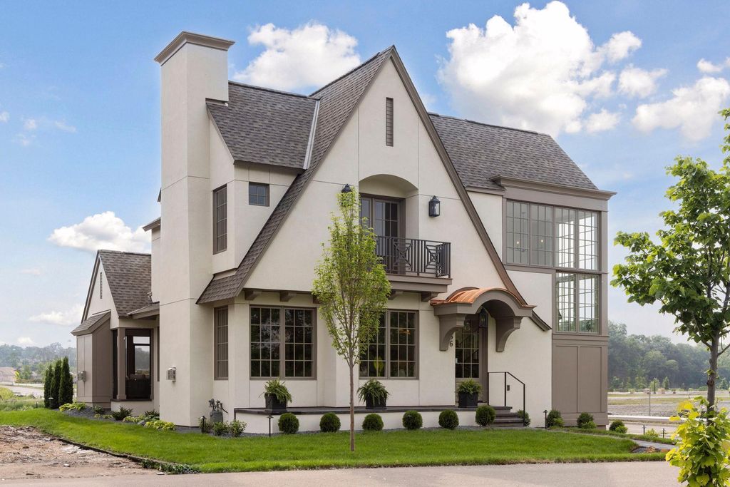 Photo of 956 Mississippi River Boulevard S, Saint Paul, MN 55116 (MLS # 6745648)