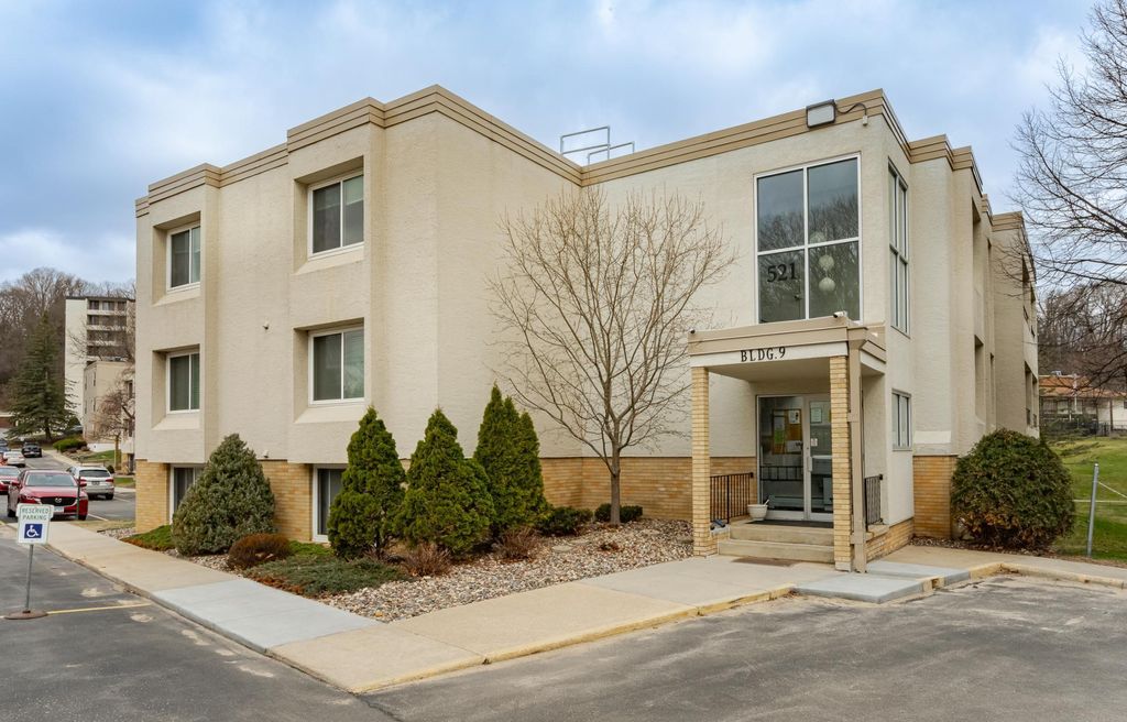 Photo of 521 19th Street NW #18, Rochester, MN 55901 (MLS # 7049674)