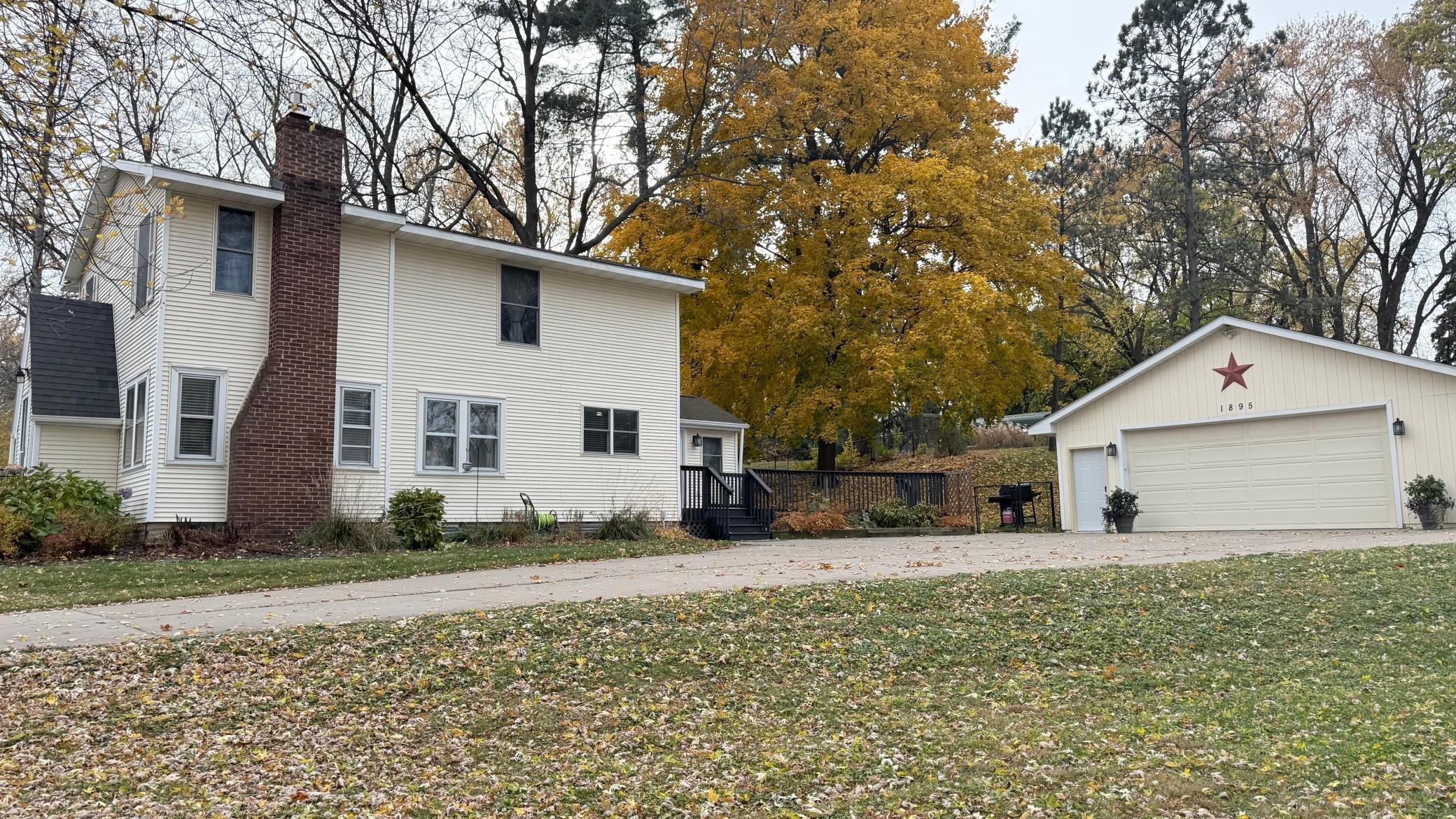 1895 Howard Street N