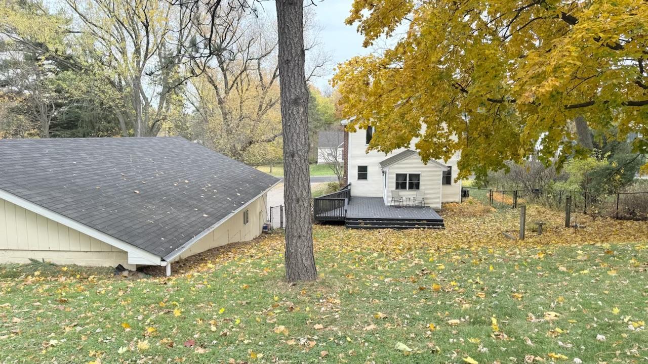 1895 Howard Street N