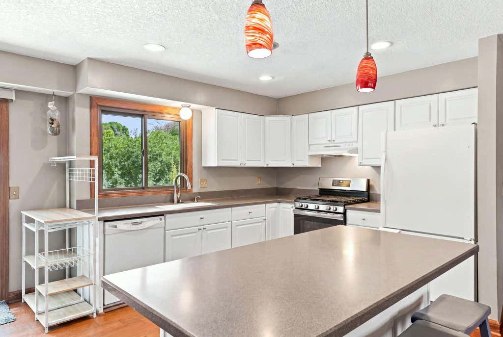 Photo of 6600 Stratford Road, Woodbury, MN 55125 (MLS # 7110593)