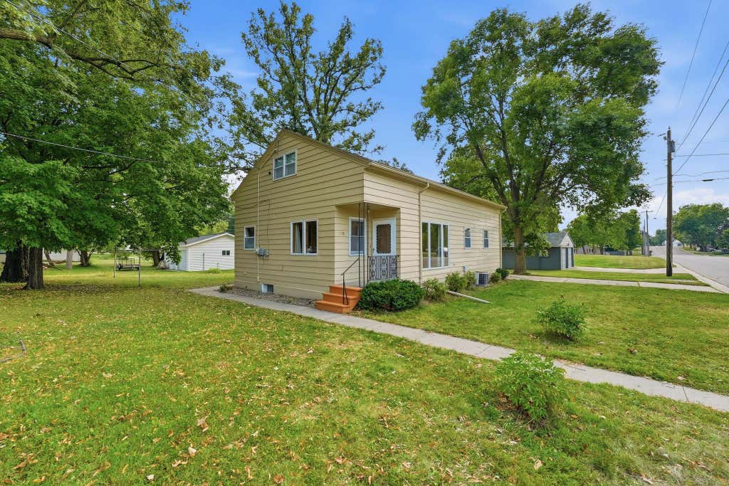 Photo of 1018 8th Avenue E, Alexandria, MN 56308 (MLS # 7127752)