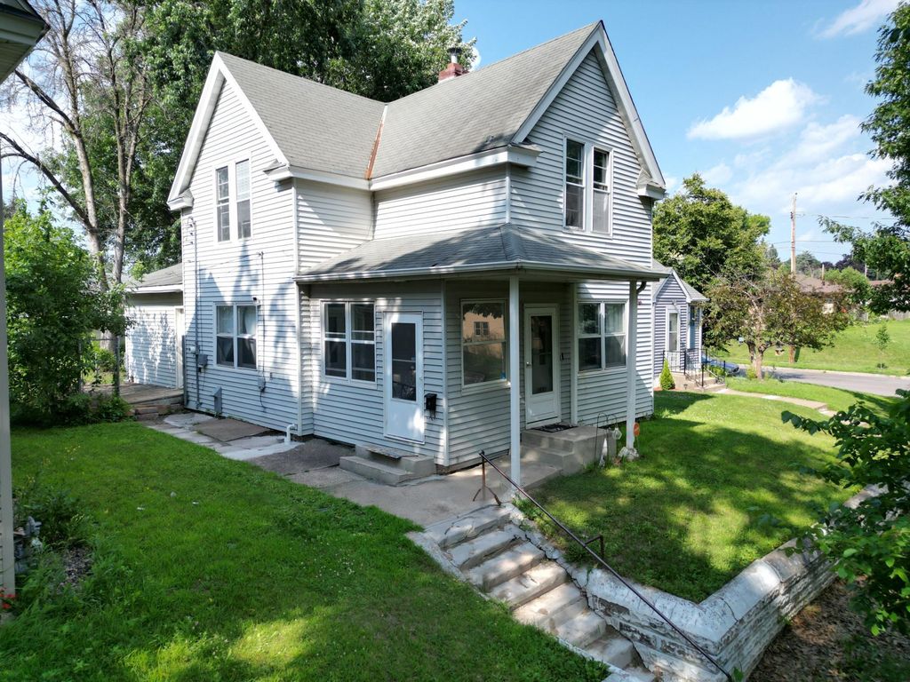 Photo of 1651 4th Street E, Saint Paul, MN 55106 (MLS # 7003449)