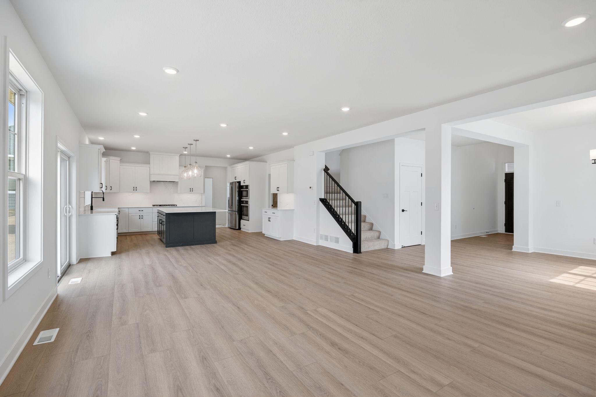 1872 Royal Boulevard N