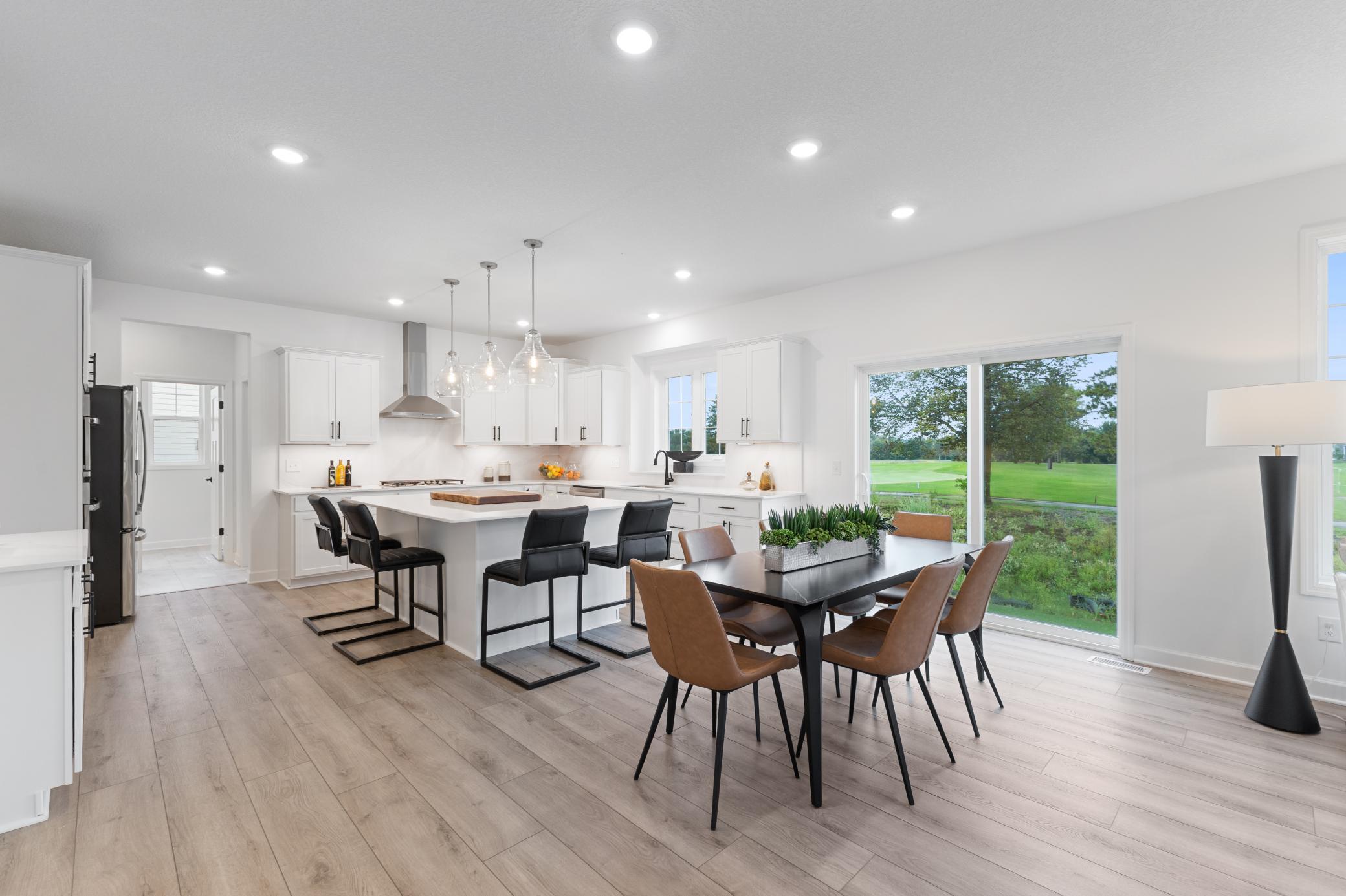 1872 Royal Boulevard N