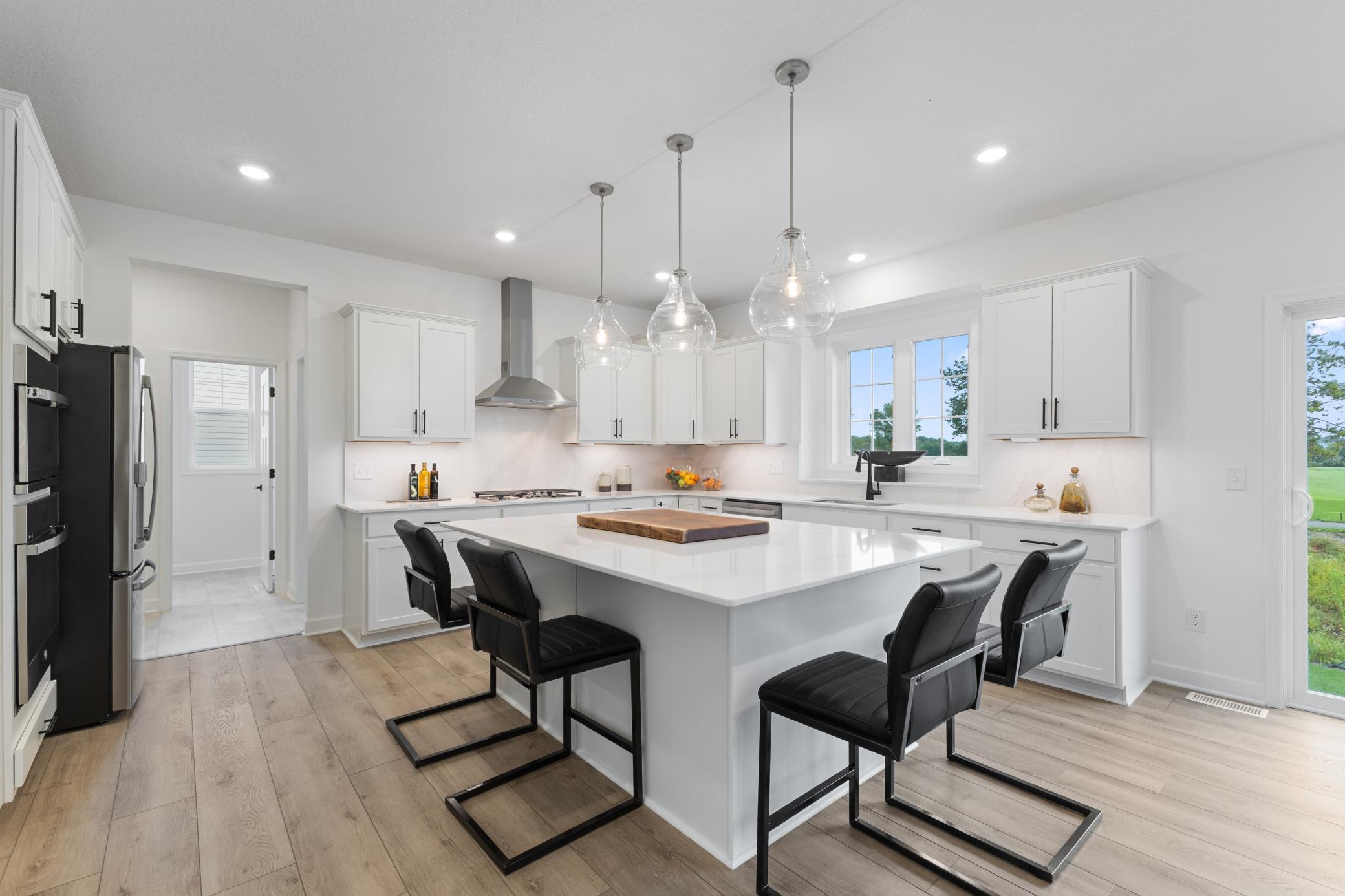 1872 Royal Boulevard N