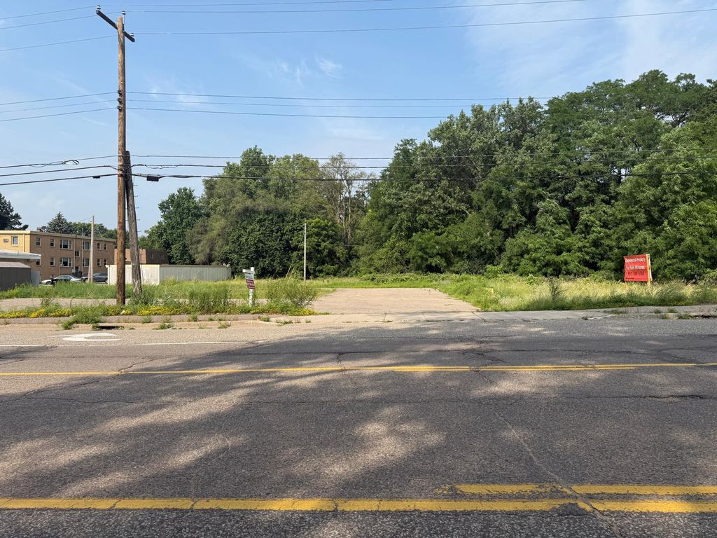 Photo of 1943 Rice Street, Roseville, MN 55113 (MLS # 7022099)