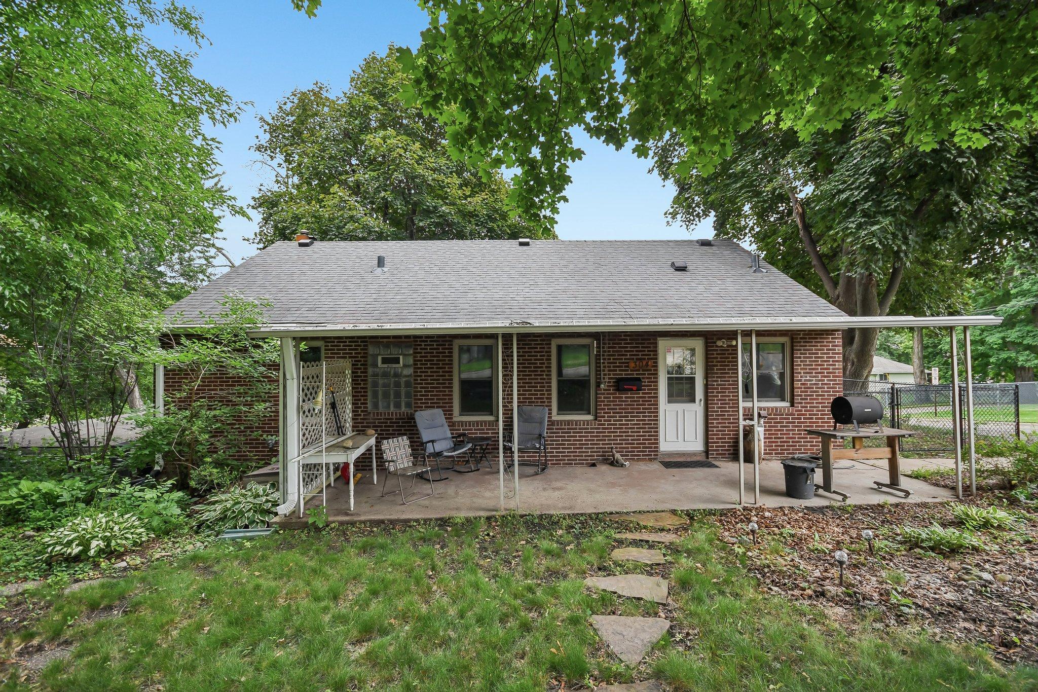 Photo 1 of 47 — 304 17th Avenue N, South Saint Paul, MN 55075