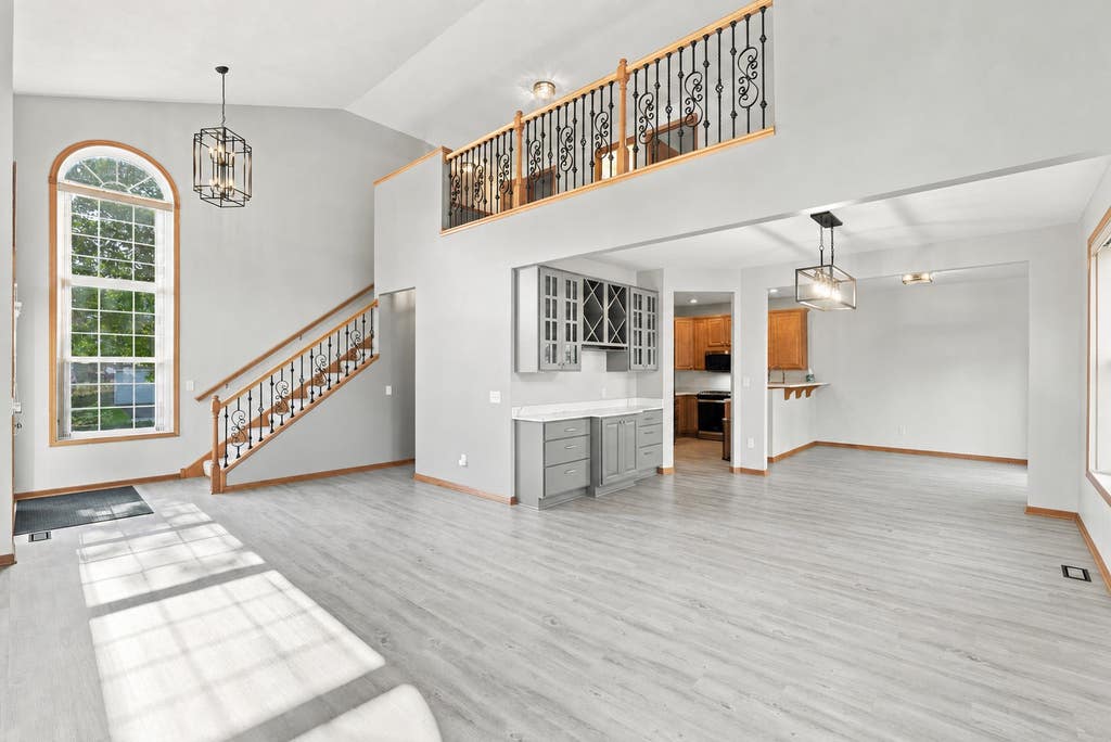 Photo of 7143 Arthur Drive, Woodbury, MN 55125 (MLS # 7115199)