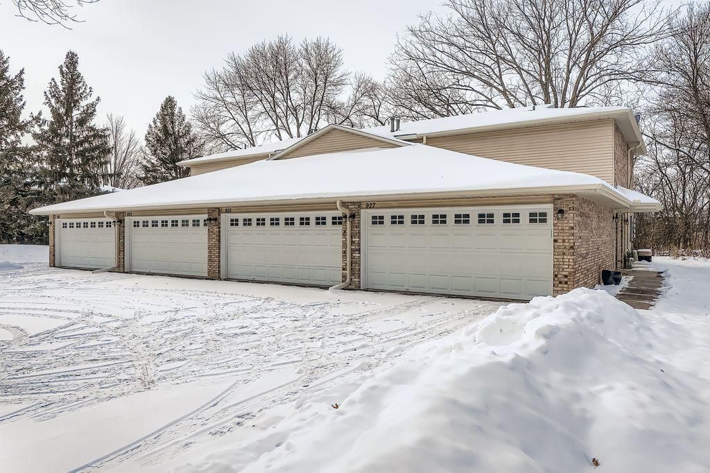 Photo of 927 Pond View Court, Vadnais Heights, MN 55127 (MLS # 6824092)