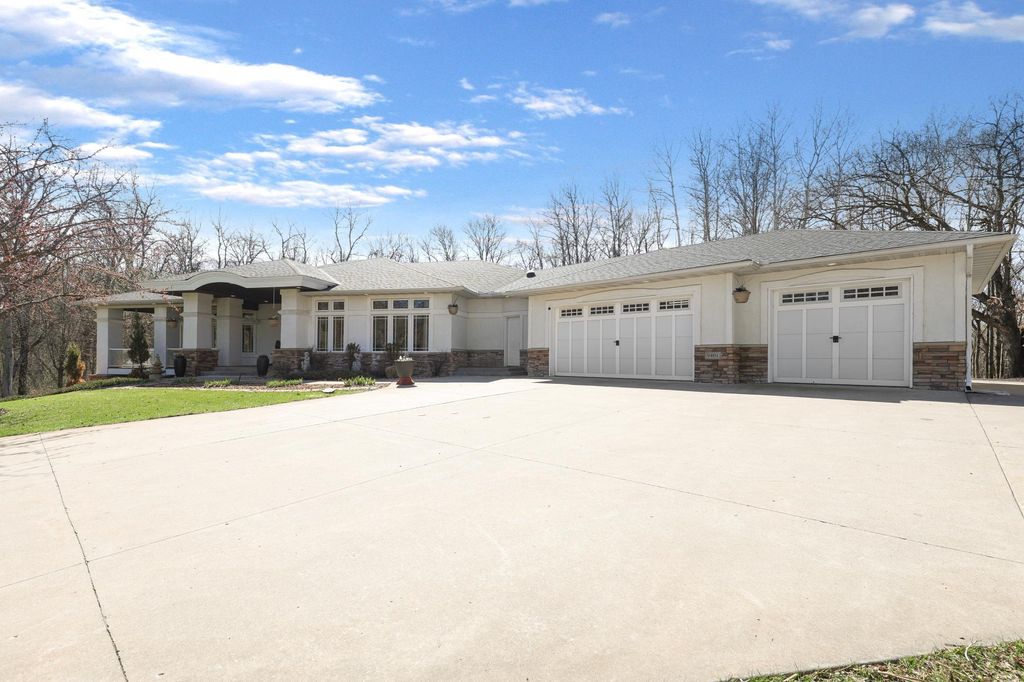 Photo of 9401 Elm Court, Prior Lake, MN 55372 (MLS # 7044112)