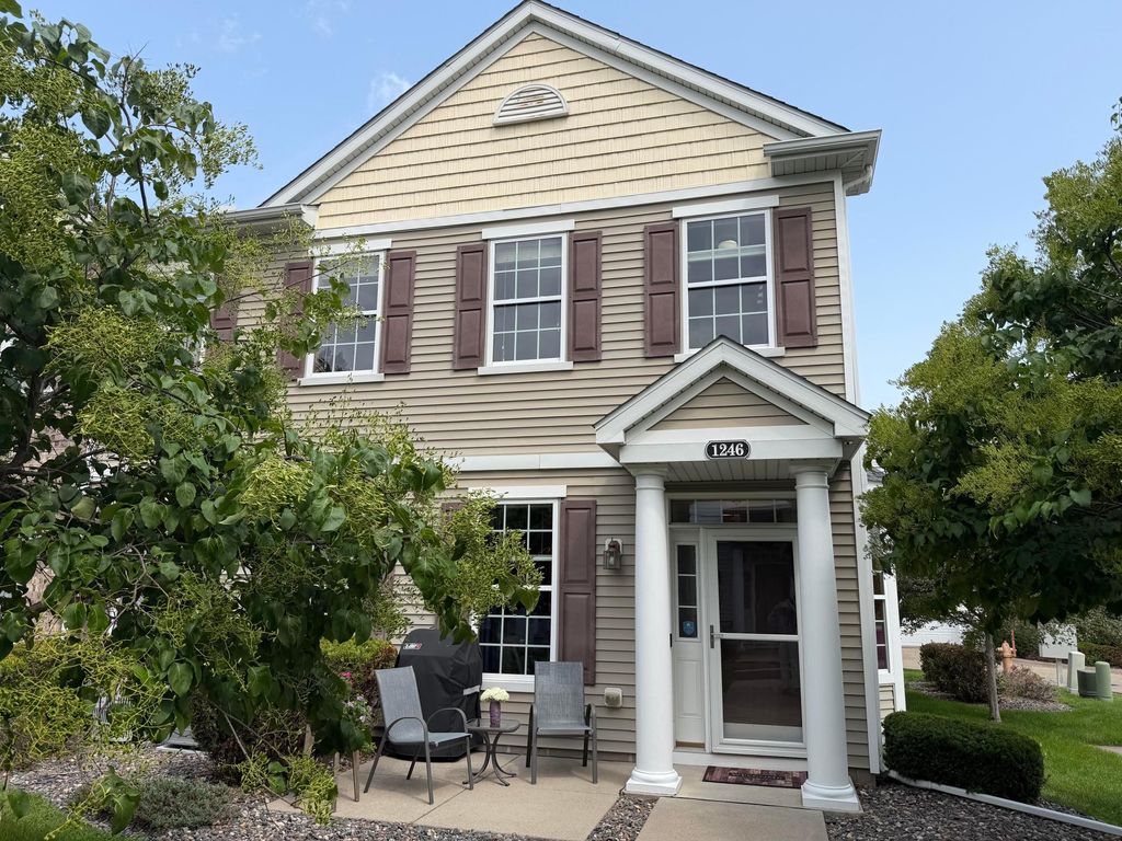 Photo of 1246 Chateau Avenue #409, Maplewood, MN 55109 (MLS # 7104783)