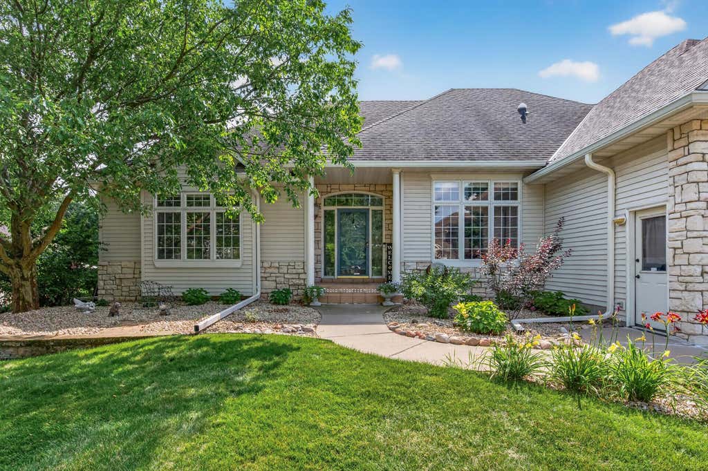 Photo of 11312 Kenworth Lane, Lakeville, MN 55044 (MLS # 7104609)