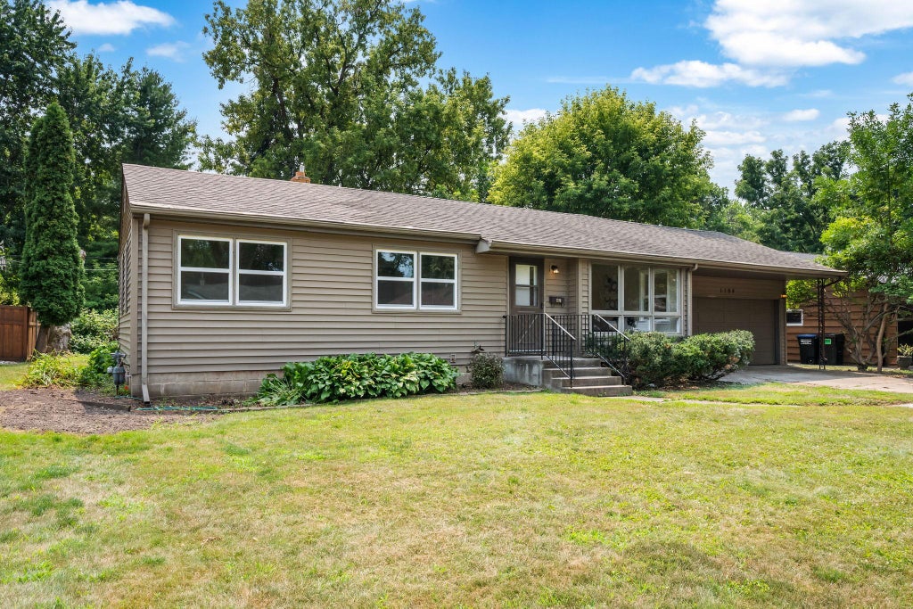 Photo of 1194 Ruggles Street, Roseville, MN 55113 (MLS # 7113319)