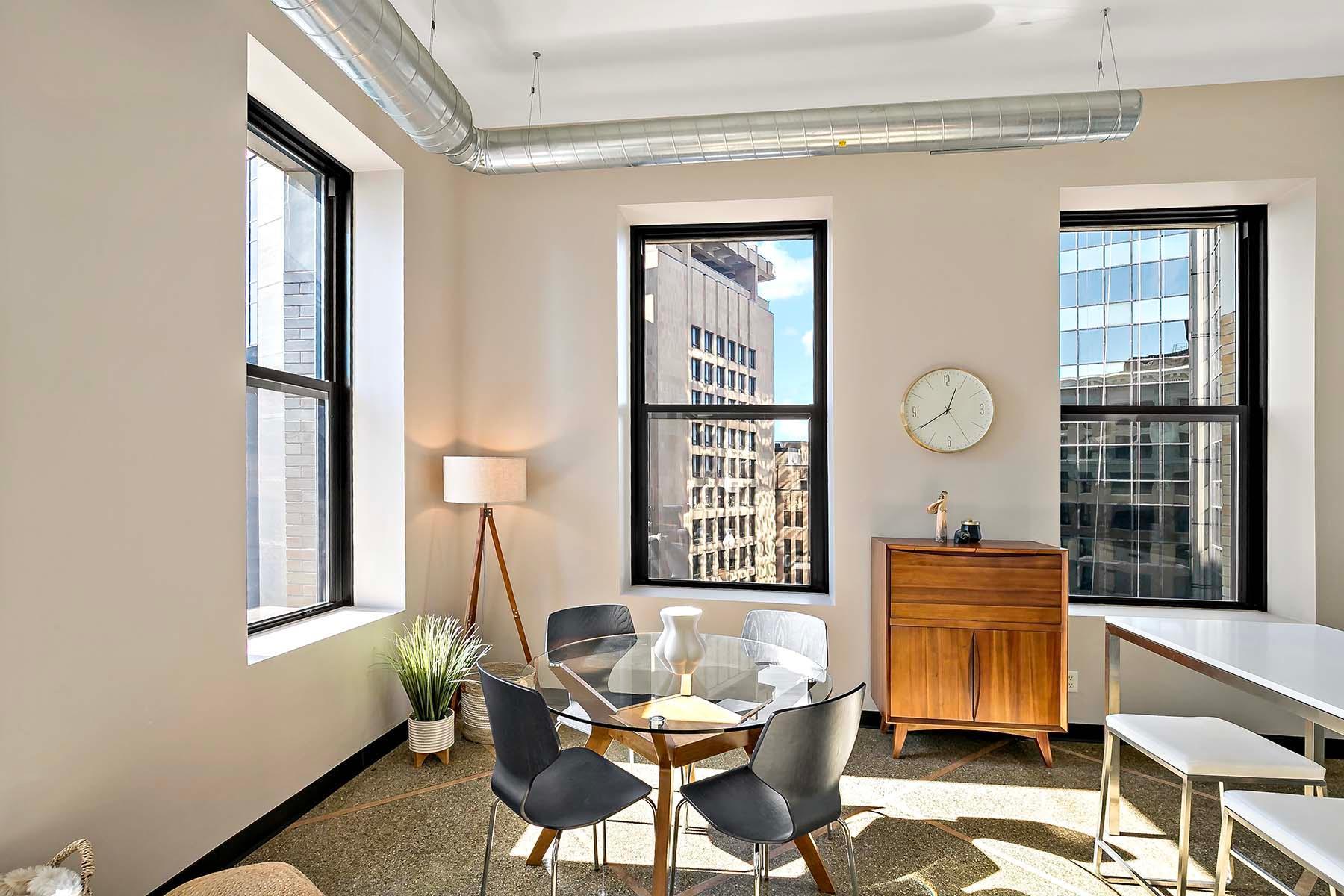 350 Saint Peter Street 1009
