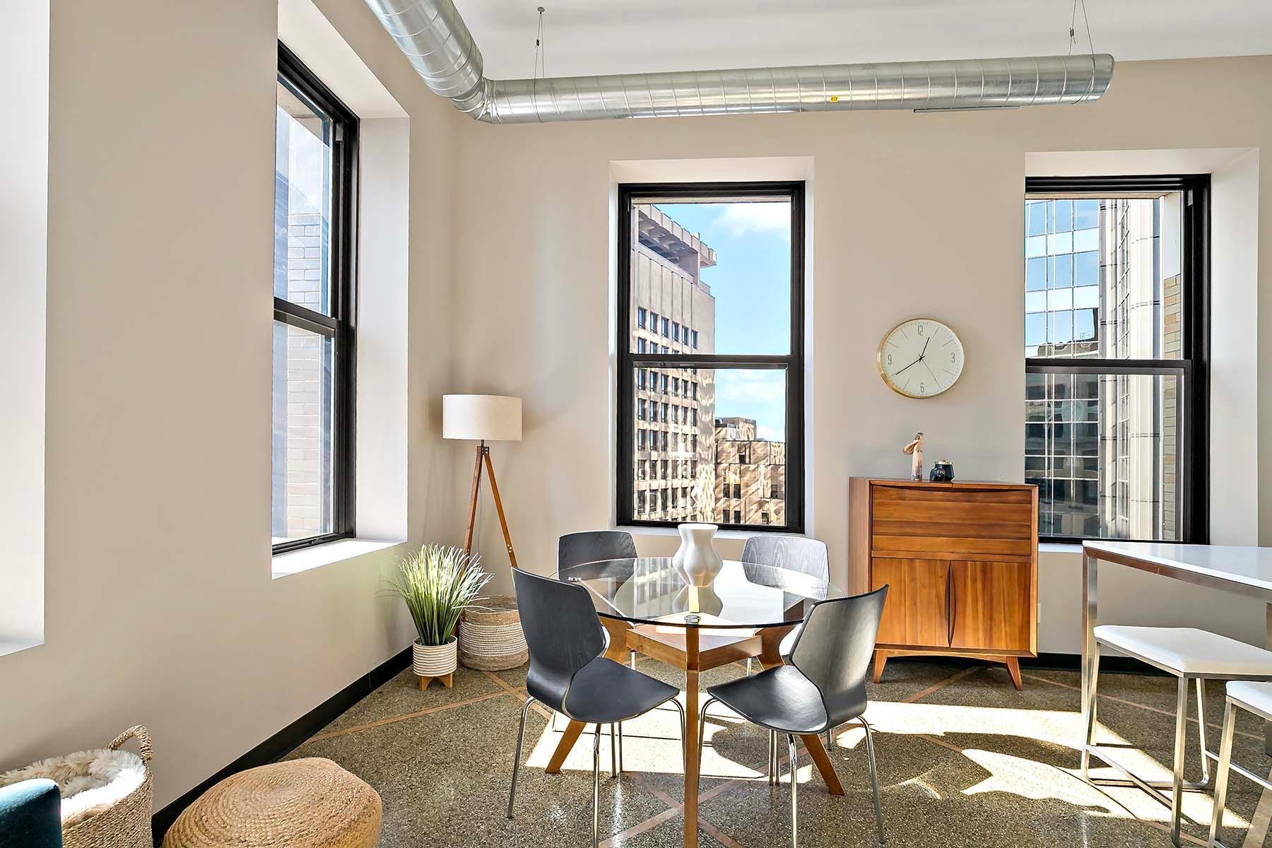 350 Saint Peter Street 1009