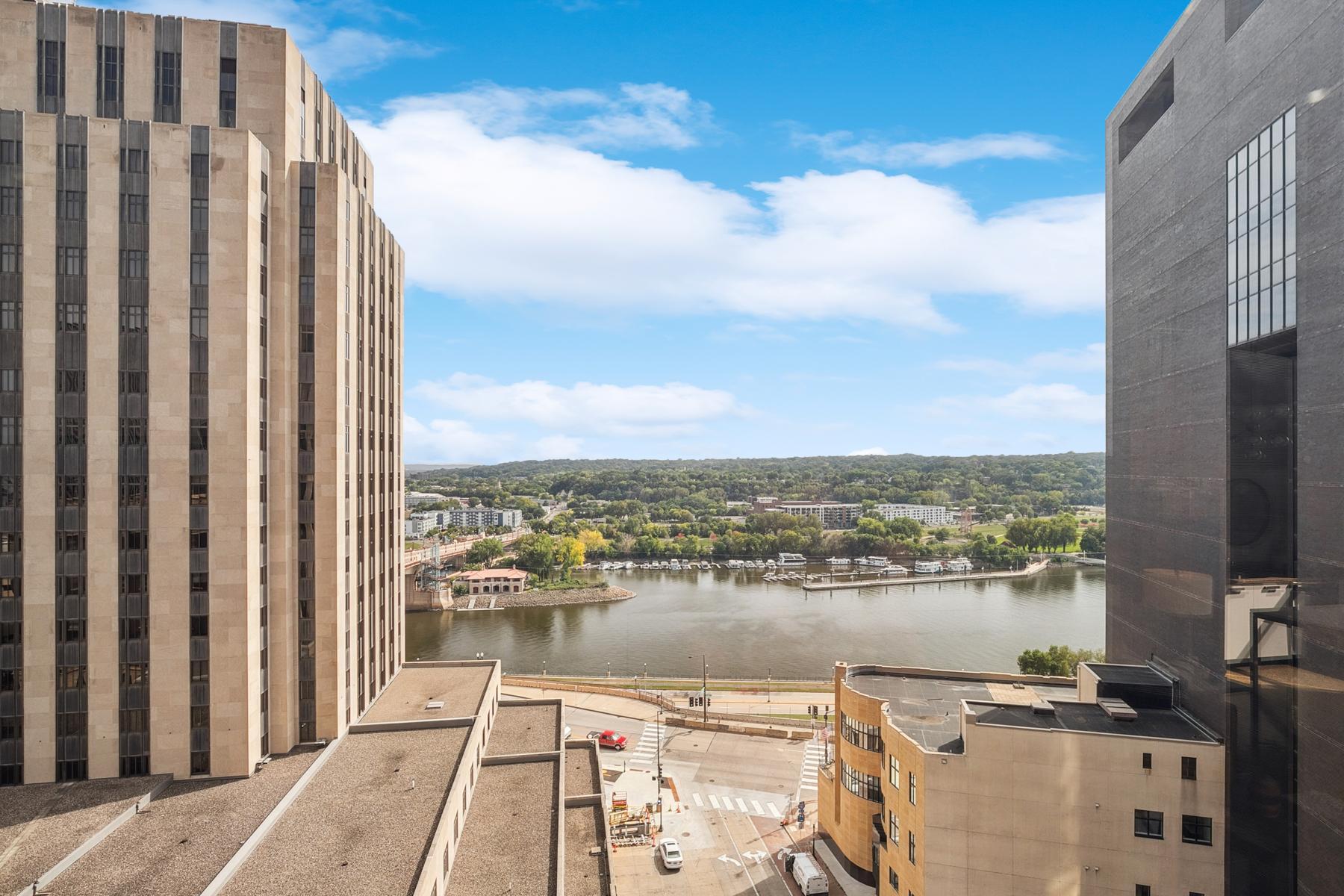 350 Saint Peter Street 1009