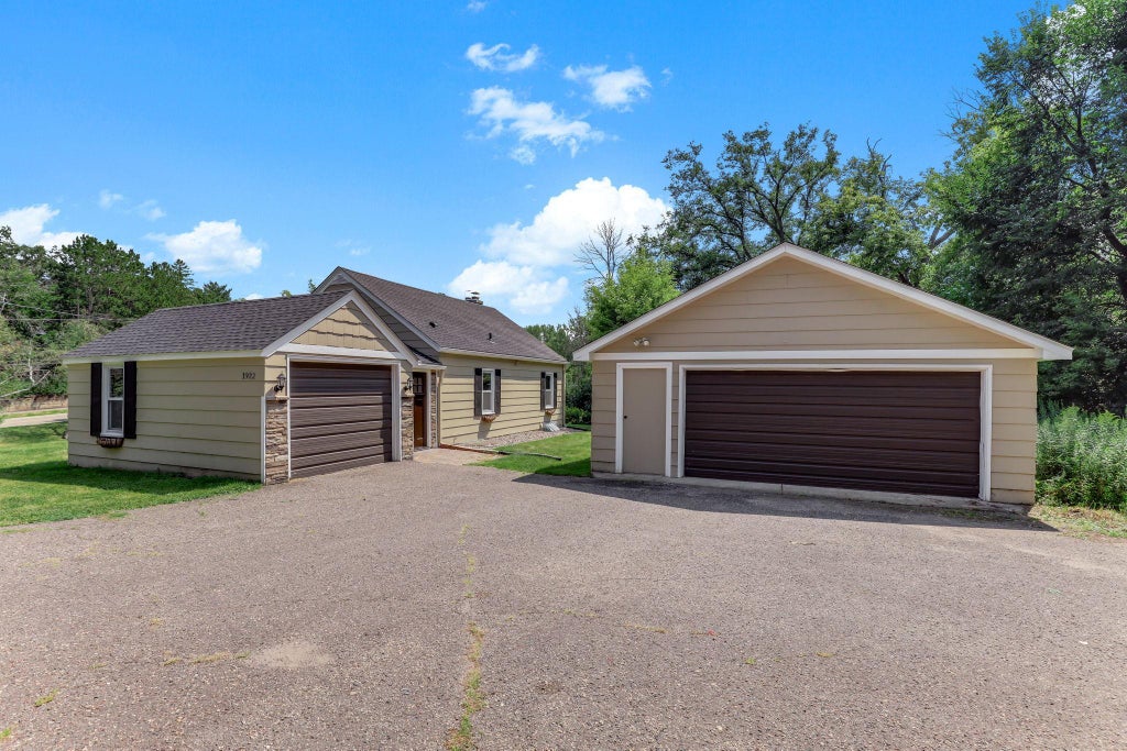Photo of 1922 Oakland Road, Minnetonka, MN 55305 (MLS # 7146344)