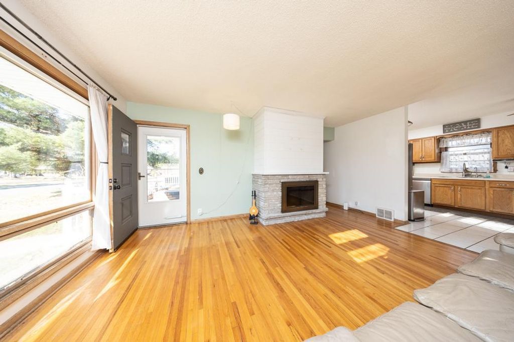 Photo of 1500 Towne Terrace, Bloomington, MN 55431 (MLS # 7053297)