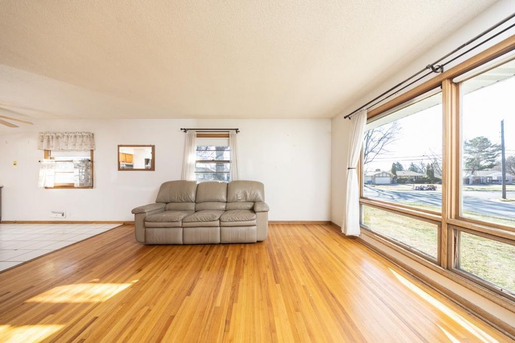 Photo of 1500 Towne Terrace, Bloomington, MN 55431 (MLS # 7053297)