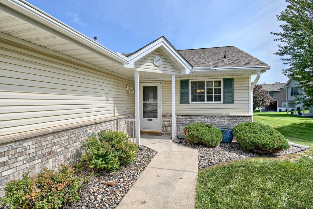 Photo of 828 Woodland Drive, Mahtomedi, MN 55115 (MLS # 7137932)