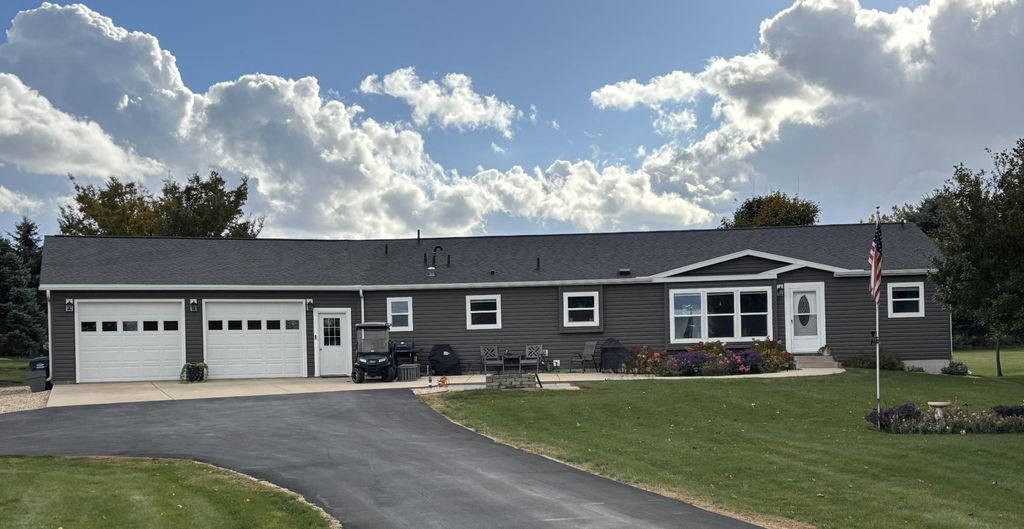 Photo of 25 Lake Shetek Drive, Slayton, MN 56172 (MLS # 7002896)