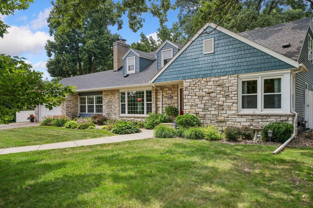 Photo of 7128 Irving Avenue S, Richfield, MN 55423 (MLS # 7108934)