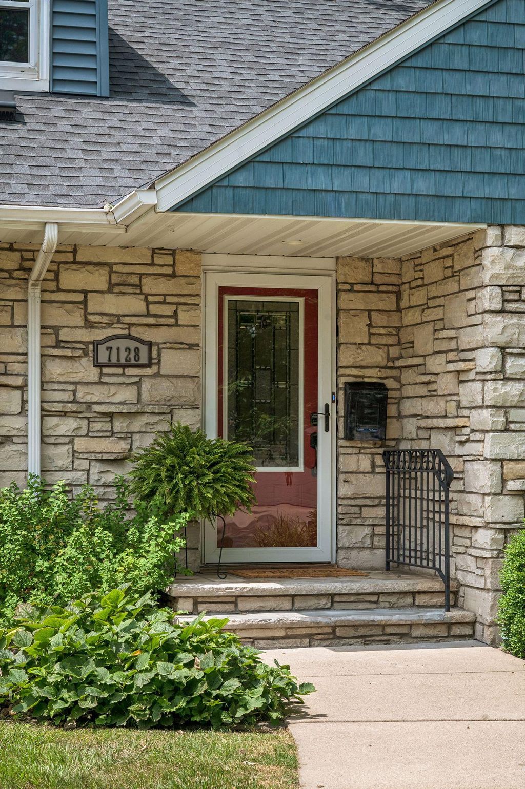 Photo of 7128 Irving Avenue S, Richfield, MN 55423 (MLS # 7108934)