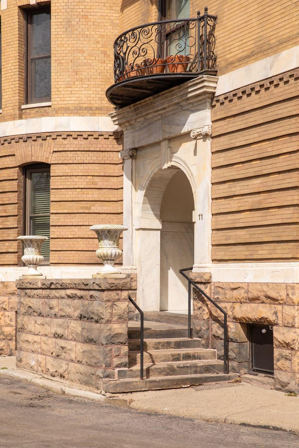 Photo of 11 Summit Court #16, Saint Paul, MN 55102 (MLS # 7048939)