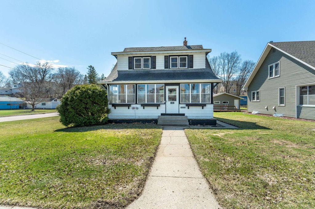 Photo of 324 E Vasa Avenue, Fergus Falls, MN 56537 (MLS # 7056067)