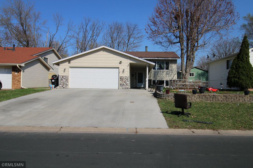 Photo of 8024 James Avenue N, Brooklyn Park, MN 55444 (MLS # 7060372)