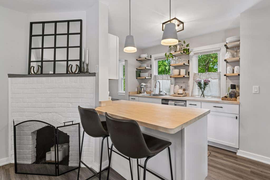 Photo of 3593 Crystal Place, Wayzata, MN 55391 (MLS # 7122947)