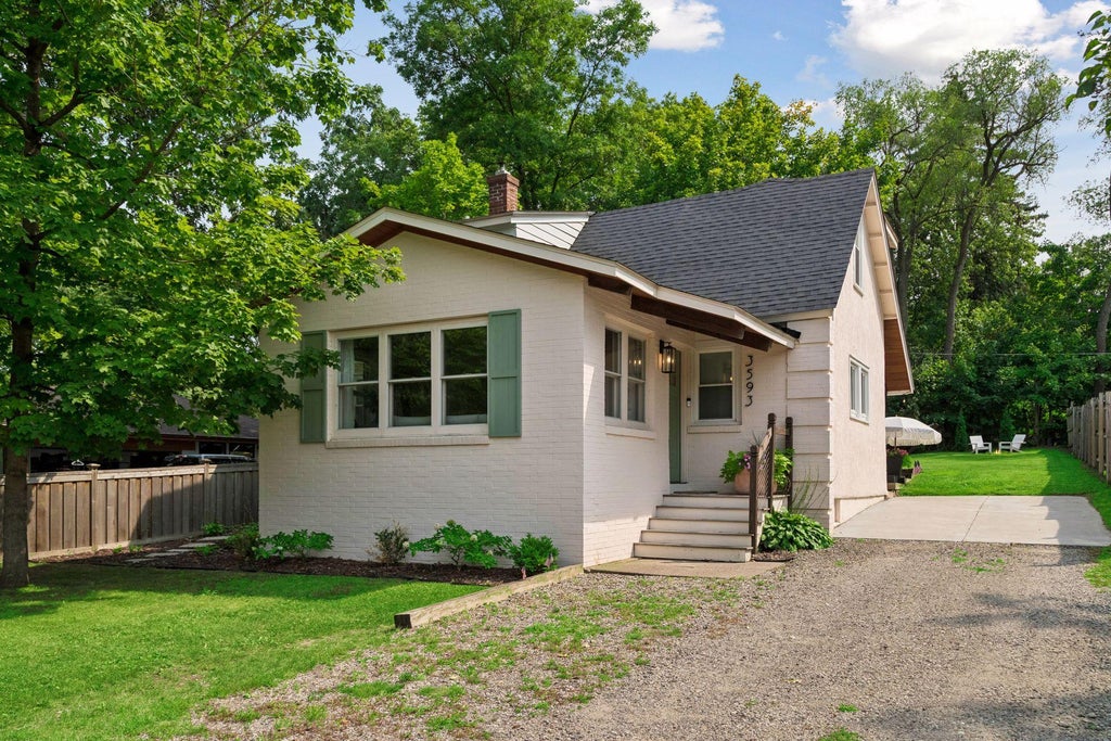 Photo of 3593 Crystal Place, Wayzata, MN 55391 (MLS # 7122947)