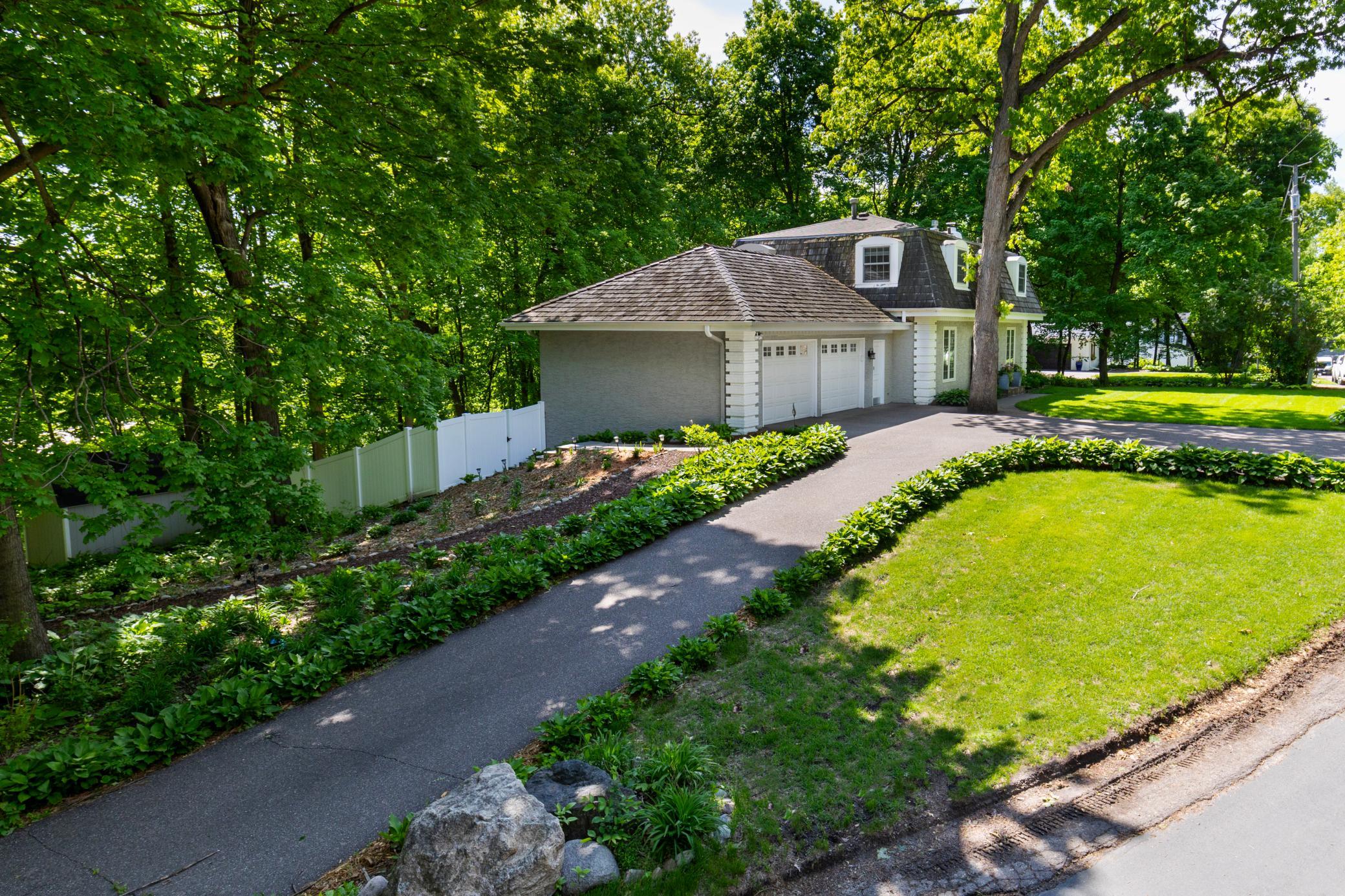 300 Lindawood Lane