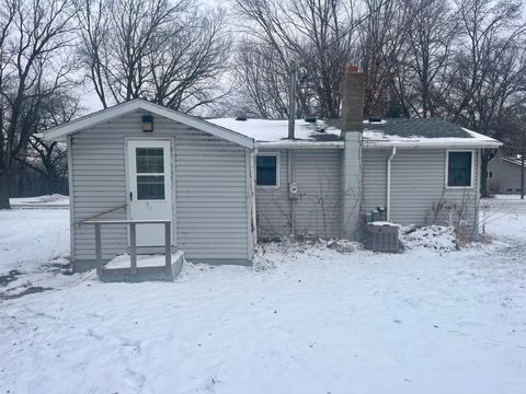 Photo of 814 S 10th Street, Montevideo, MN 56265 (MLS # 6824014)