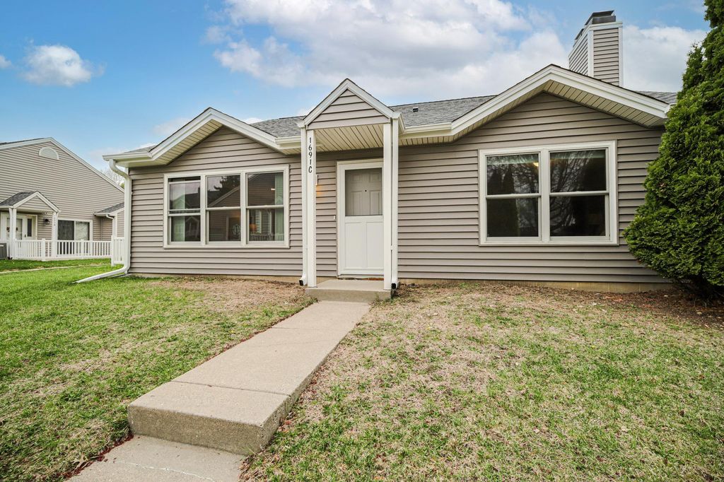 Photo of 1691 Livingston Avenue #C, West Saint Paul, MN 55118 (MLS # 7061227)