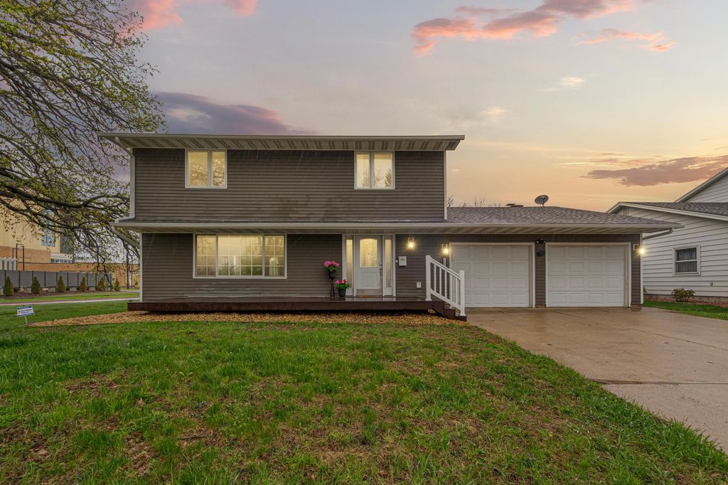 Photo of 1110 Anderson Drive, Mankato, MN 56001 (MLS # 7061457)