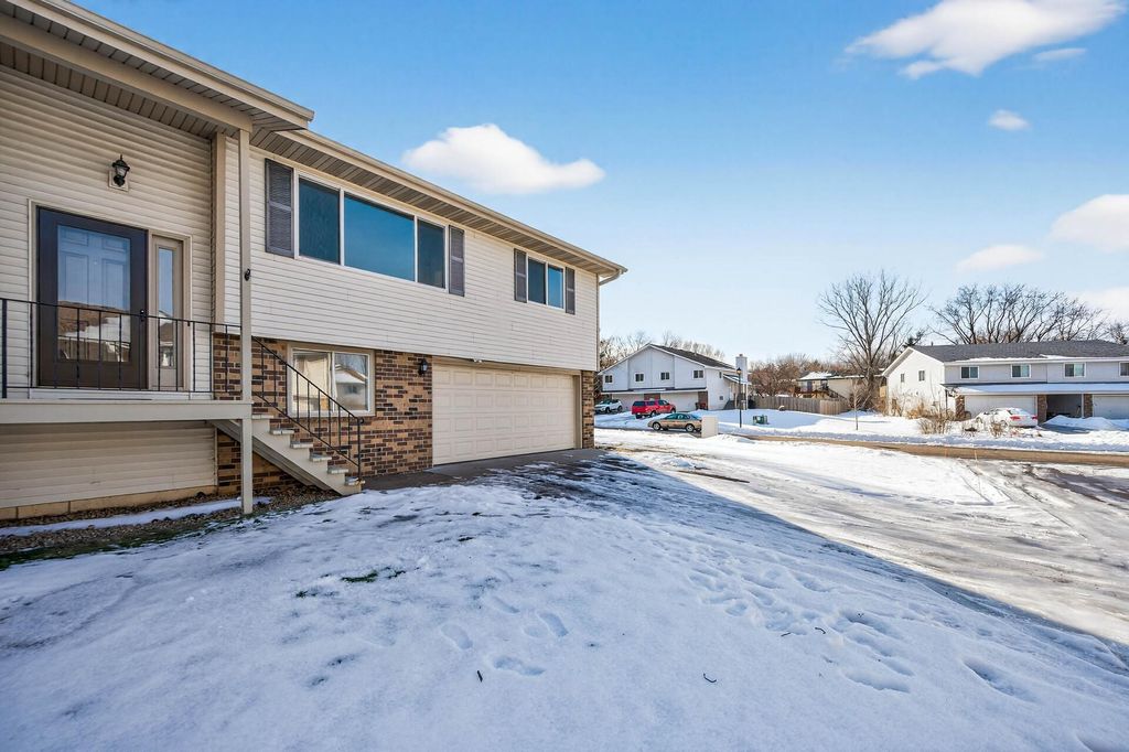 Photo of 6830 Sandlewood Road, Woodbury, MN 55125 (MLS # 7003849)