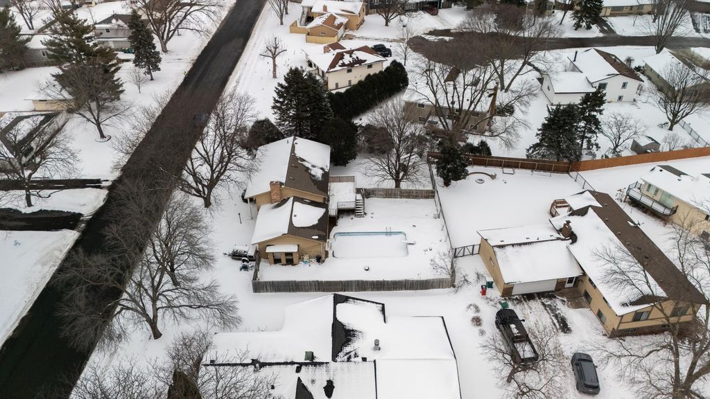 Photo of 3001 W 88th Street, Bloomington, MN 55431 (MLS # 7015407)